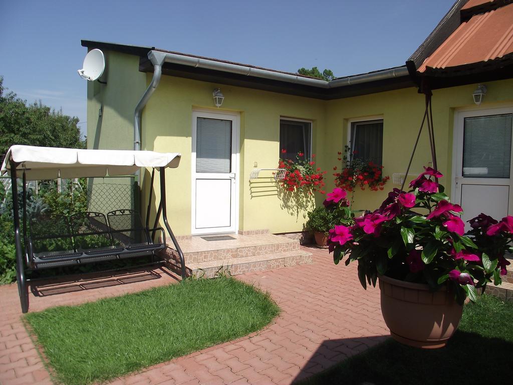 Apartman Kaszas Garden Mosonmagyarovar Phòng bức ảnh